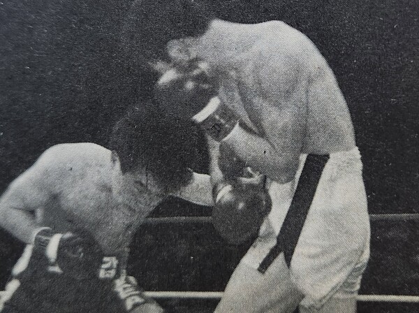 윤석현과 타격전을 펼치는 조용갑(좌측)