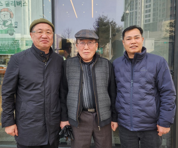 김만수 감독(왼쪽부터), 김광수 교수, 차관철 대표.