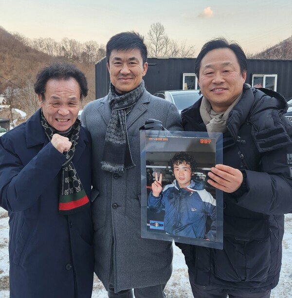 장정구 챔프(왼쪽부터), 최찬웅 회장, 홍성민 대표.