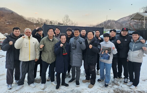 최찬웅 회장과 SM체육관 지도자들