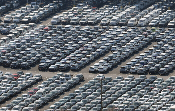 현대자동차 울산공장 수출선적부두 옆 야적장에 11일 완성차들이 줄지어 세워져 있다. (사진=연합뉴스)