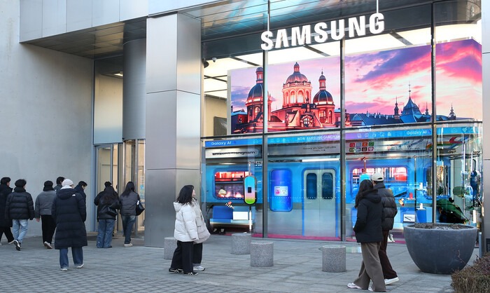 삼성 강남 '갤럭시 스튜디오'의 지하철 콘셉트 디지털 파사드 전경. (사진=삼성전자 제공)