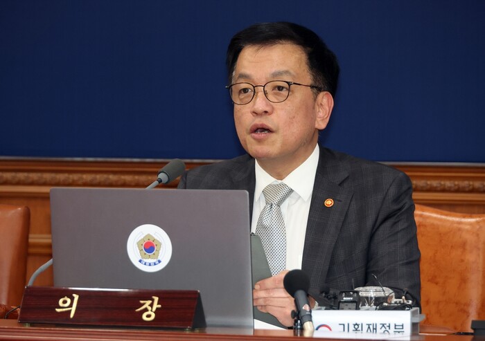 최상목 대통령 권한대행 부총리 겸 기획재정부 장관이 18일 정부서울청사에서 국무회의를 하고 있다. (사진=연합뉴스)