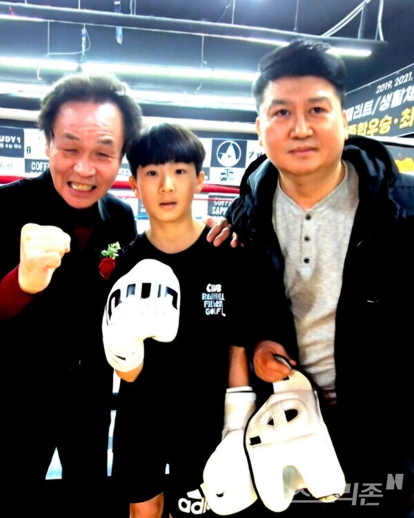 장정구 챔프(왼쪽부터), 차호원 차동윤 부자.