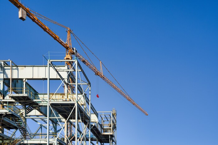 국내 건설업계는 경기 둔화와 인력·원자재 문제 속에서 기술 혁신, 정부 지원, 해외 진출로 돌파구를 모색하고 있다.(사진=게티이미지뱅크)
