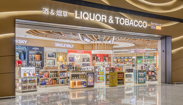 인천공항점 제2여객터미널 주류 매장 (사진=신라면세점) 제공)