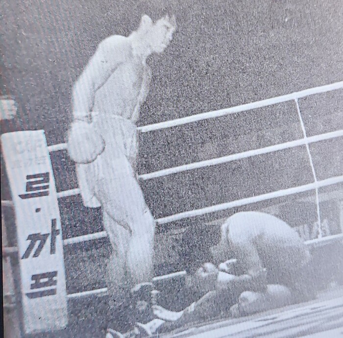 한국 타이틀전에서 김봉철에 3회 KO승을 거두는 김의진