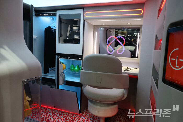 스타일러, 커피머신 등이 설치된 슈필라움 스튜디오 내부. (사진=이정우)