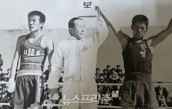 서울체고 김철규에 판정승 거두는 장흥민(우측).