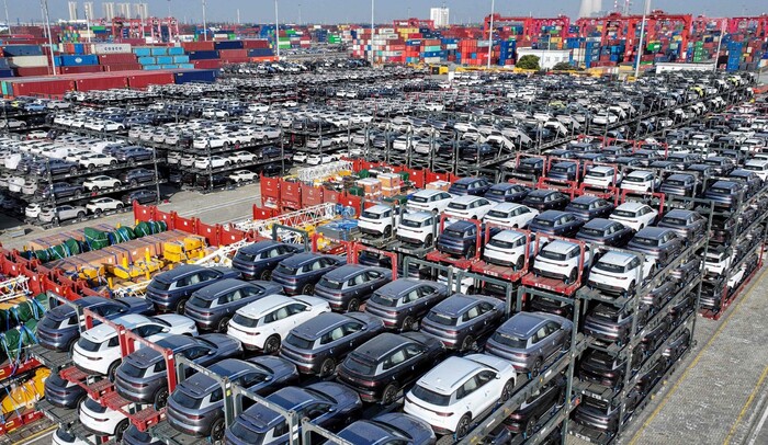 중국 쑤저우 타이창 항에서 선적 대기 중인 전기차