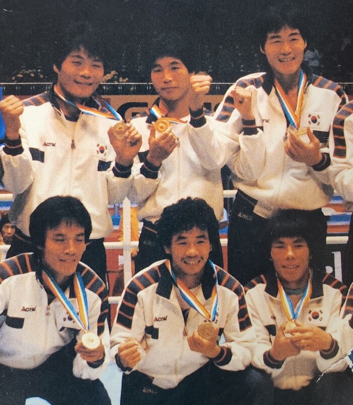 권현규(뒷줄 가운데)와 문성길(앞중 오른쪽).