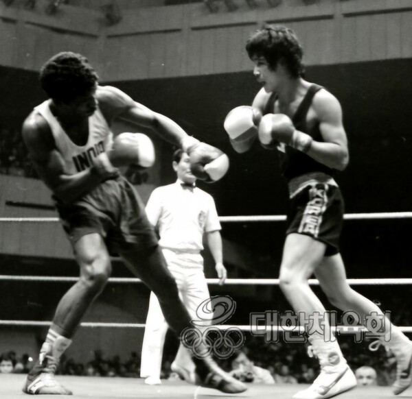 82뉴델리 아시안게임 권현규 (오른쪽)경기장면