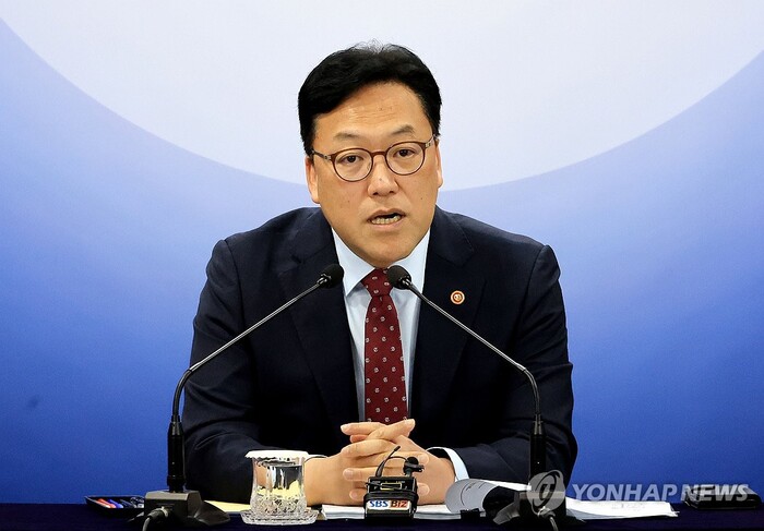 김병환 금융위원장이 7일 서울 종로구 정부서울청사에서 열린 금융위원회 정례 기자간담회에서 발언하고 있다. (사진=연합뉴스)