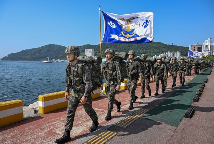 함께 걷는 강한 발걸음, 해사 생도 행군 훈련