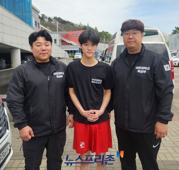 소현우 관장(왼쪽부터), 강민준 선수, 우경식 관장.