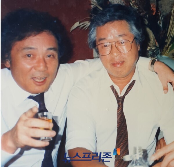 영화배우 최무룡씨와 조철제전무(우측)