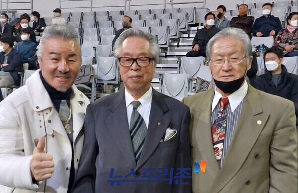 황충재 챔프 조철제 전무 박일천챔프(우측).