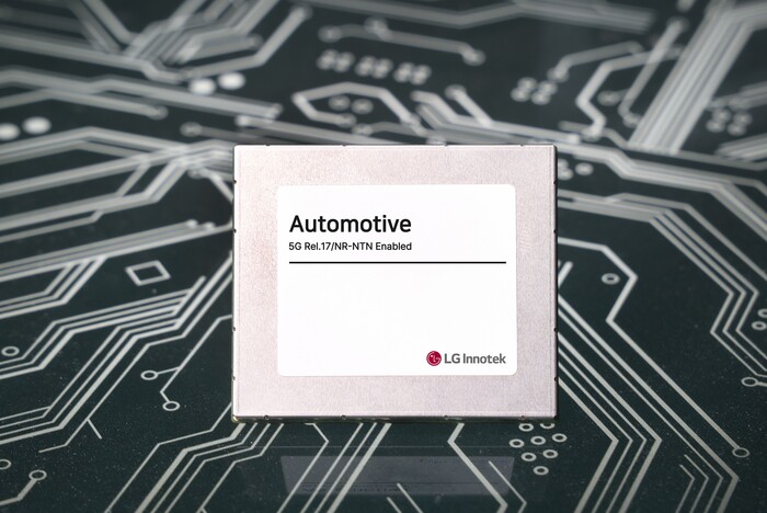 5G 광대역 위성통신을 지원하는 LG이노텍 ‘3세대 5G 통신모듈’. (사진=LG이노텍 제공)