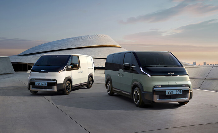 ⓒ 더 기아 PV5 패신저(오른쪽)와 PV5 카고 외장 모습. (사진=기아 제공)