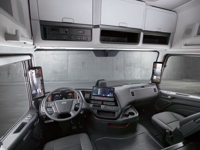 더 뉴 엑시언트 운전석 주변 내장 모습. (사진=현대차 제공)