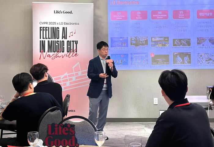 김재철 LG전자 CTO부문 인공지능연구소 상무가 'LGE AI Night'에서 LG전자에 대해 설명하고 있다. (사진=LG전자 제공)