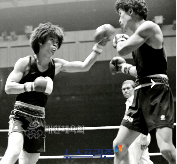 제 10회 아시아 선수권 대회 박기철(왼쪽) 경기장면.