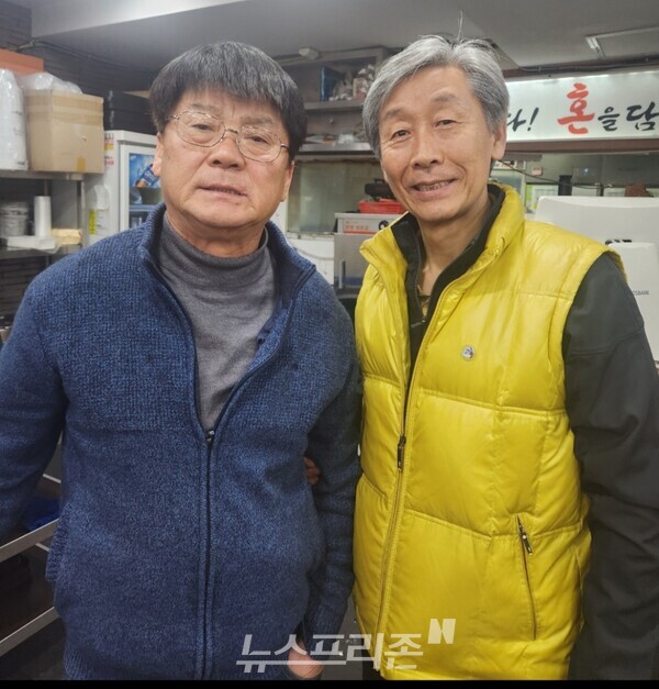 박기철(왼쪽)과 장권 한체대 교수.