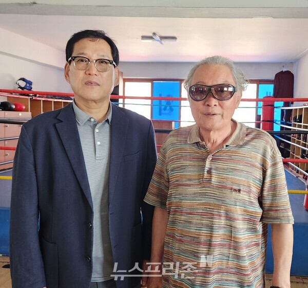 임동술 동부ENC 전무(왼쪽)와 박동안 국제심판.