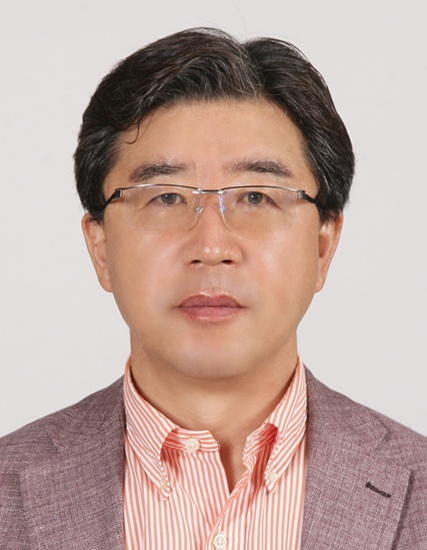 윤석봉 전 동의대 교수