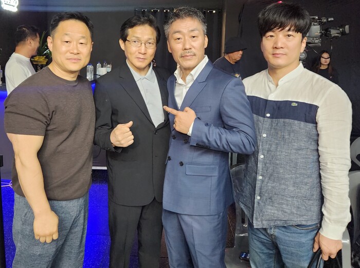 홍성민 대표(왼쪽부터), 박영균 챔프, 김상범 대표, 신정훈 관장.