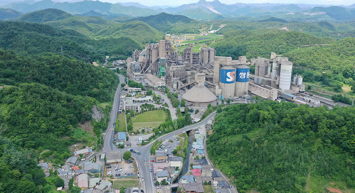 쌍용C&E 영월공장 전경        사진=쌍용C&E홈폐이지 