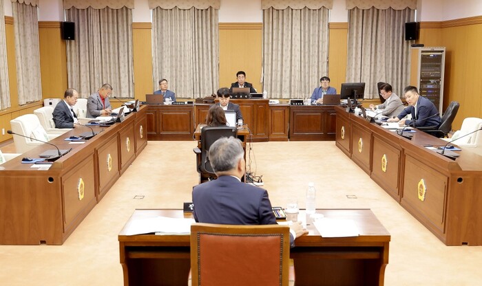 15일 대전시의회 복지환경위원회가 제288회 임시회 제1차 회의를 열고 소관 실국별 업무보고를 청취하고 있다.(사진=대전시의회)