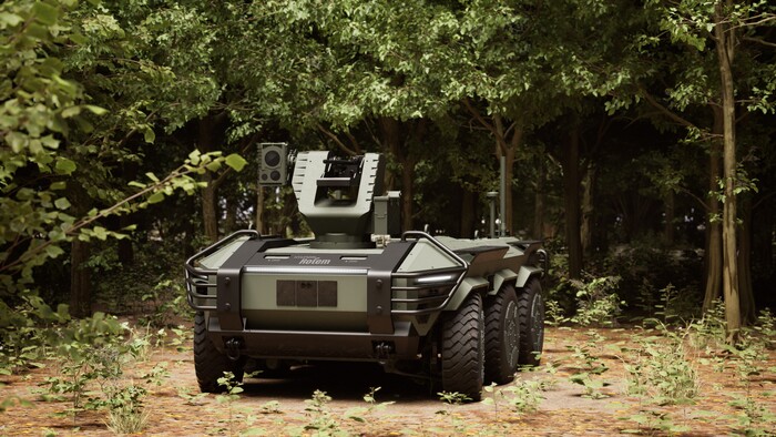 현대로템의 다목적 무인차량 HR-셰르파가 숲속을 주행하고 있다. (사진=현대로템 제공)