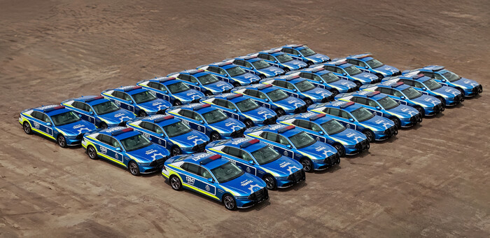 쿠웨이트 내무부 행사 운영용으로 맞춤 제작돼 수출된 제네시스 G90이 늘어서 있다. (사진=현대차 제공)