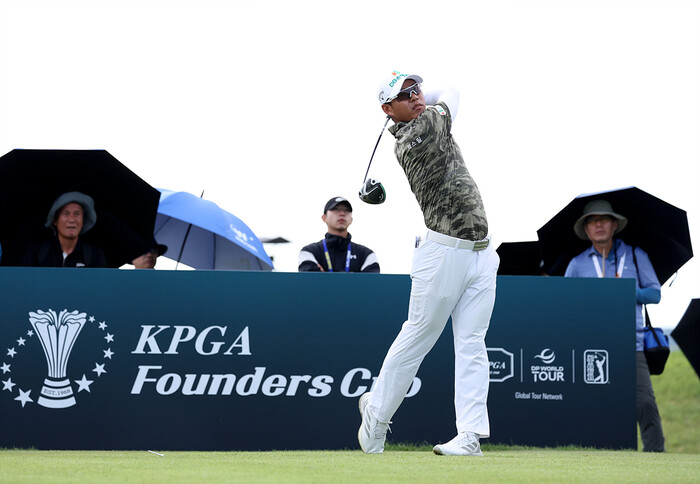 문도협 선수의 드라이브 샷 모습 (사진제공=KPGA)