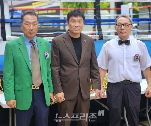 이흥수 위원장(왼쪽부터), 송광식 고문, 이용장 심판위원.