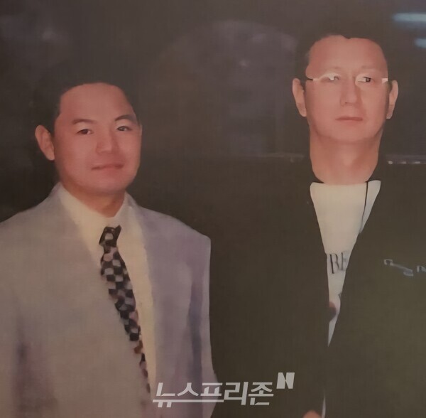 필자(좌측)와 전유성 선생