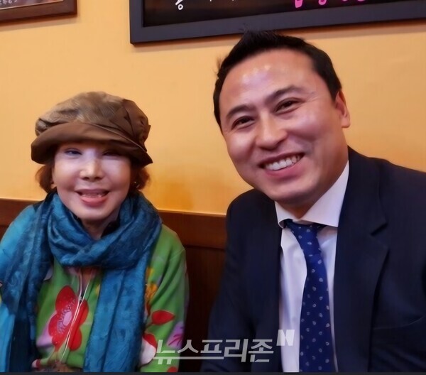 심영자 회장(왼쪽)과 가도현 레드 펌킨 대표.