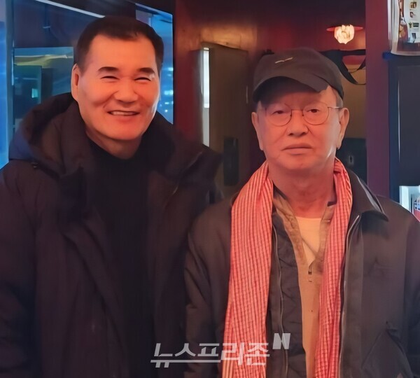 신준섭 챔프(왼쪽)와 전유성 선생.