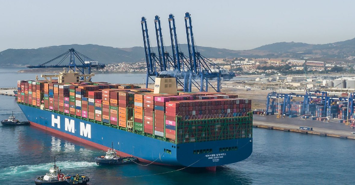 지난 7월 스페인 알헤시라스 터미널에 HMM 컨테이너운반선이 입항해 있다. (사진=HMM 제공)