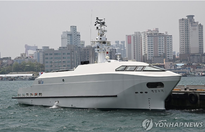 지난 5월 울산 일산항 인근 해역에 위치한 선박해양플랜트연구소의 69톤급 자율운항선박 '해양누리호' 모습. (사진=연합뉴스) 