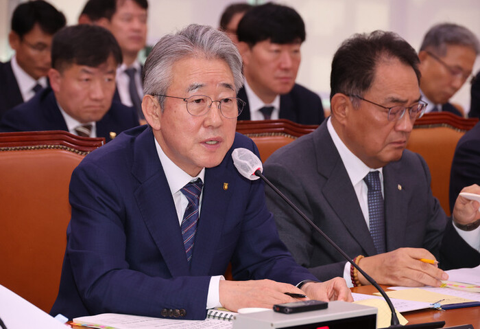 지난 24일 서울 여의도 국회서 열린 농림축산식품해양수산위원회 국정감사, 강호동 농협중앙회장이 의원 질의에 답하고 있다.(사진=연합뉴스 제공)