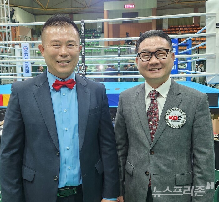 최응산 관장(왼쪽)과 정선용 사무총장.