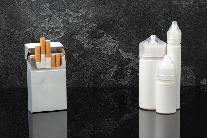 합성니코틴으로 제작한 액상 담배와 궐련 담배. (그래픽=GettyImages)