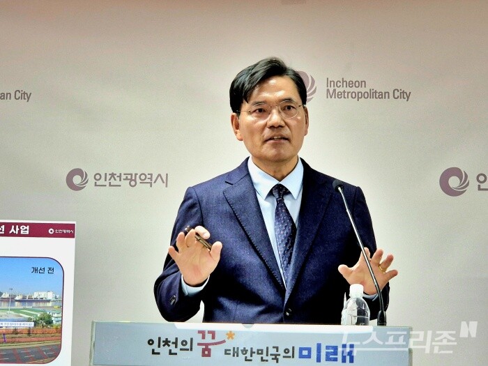 김준성 글로벌도시국장이 18일 시청 브리핑룸에서 글로벌도시국 소관 현안과 관련해 기자브리핑을 하고 있다./사진=윤의일기자