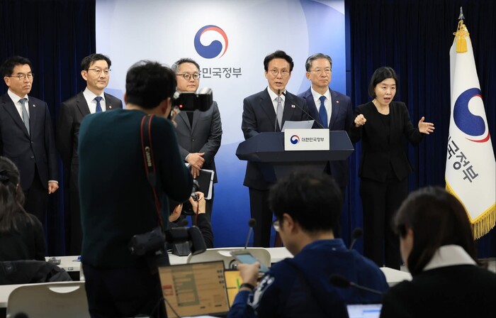 ​김민석 국무총리가 18일 정부종합청사에서 브리핑을 하고 있다.(사진=국무총리실)​