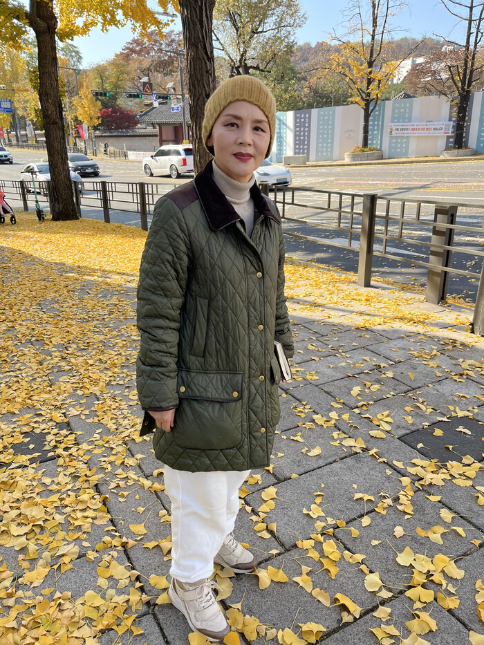 산책중인 이광 작가 