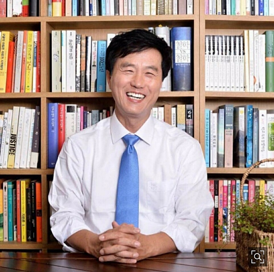 대전교육연구소 성광진 소장이 오는 11월 26일 오후 7시, 대전 기독교연합봉사회관 2층 연봉홀에서 저서 '진짜 대전교육, 준비된 동행' 출간을 기념하는 북콘서트를 연다.(사진=대전교육연구소)