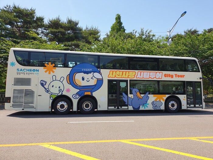 사천사랑 시티투어 2층 버스 모습.(사진=사천시)