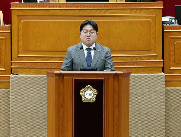 안양시의회 채진기 의원, 시정질문 통해 안양시 대외적 성과 높이 평가하며 주요 현안의 절차적 부족함 지적 (사진=안양시의회)